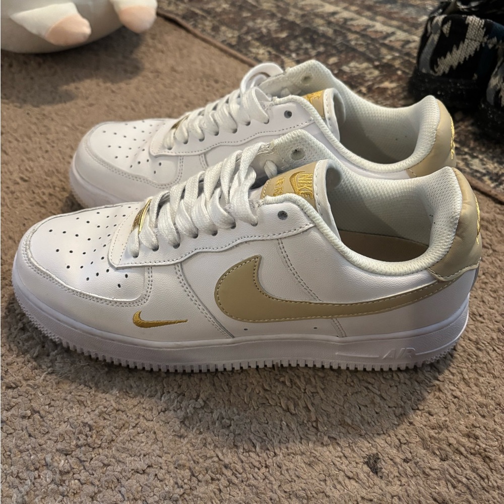 Nike AF1 White and Gold Sneakers